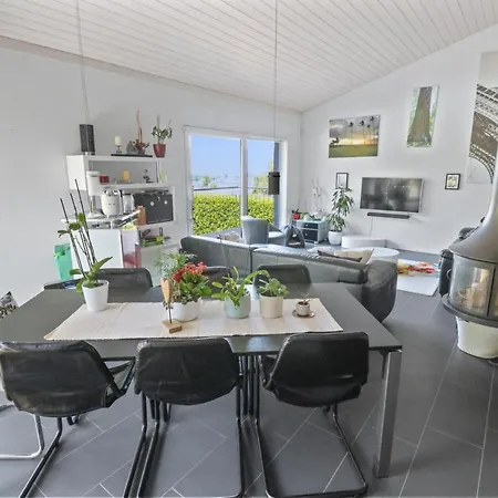 Magnifique Avec Piscine Et Vue Sur Le Lac Villa Cudrefin