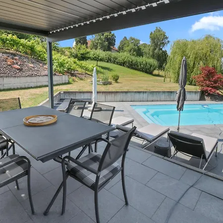 Magnifique Avec Piscine Et Vue Sur Le Lac Villa Cudrefin