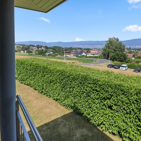 Magnifique Avec Piscine Et Vue Sur Le Lac Villa